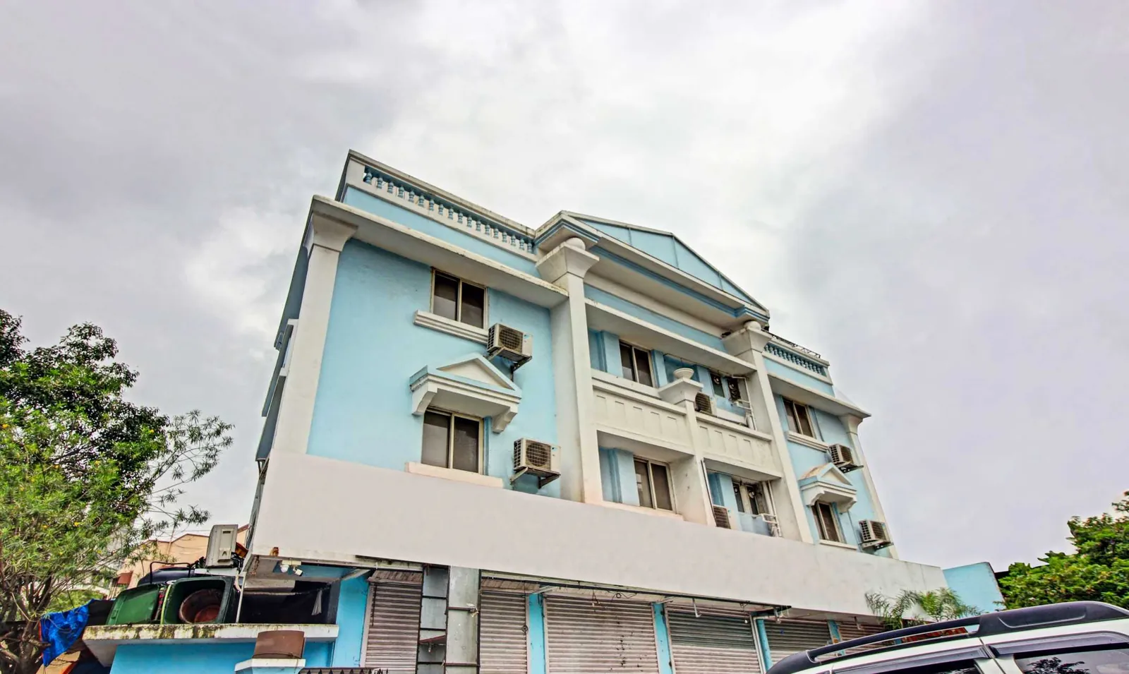 Exterior view of Zest Vakola Node - Premium executive PG in Santacruz East near Mumbai Airport